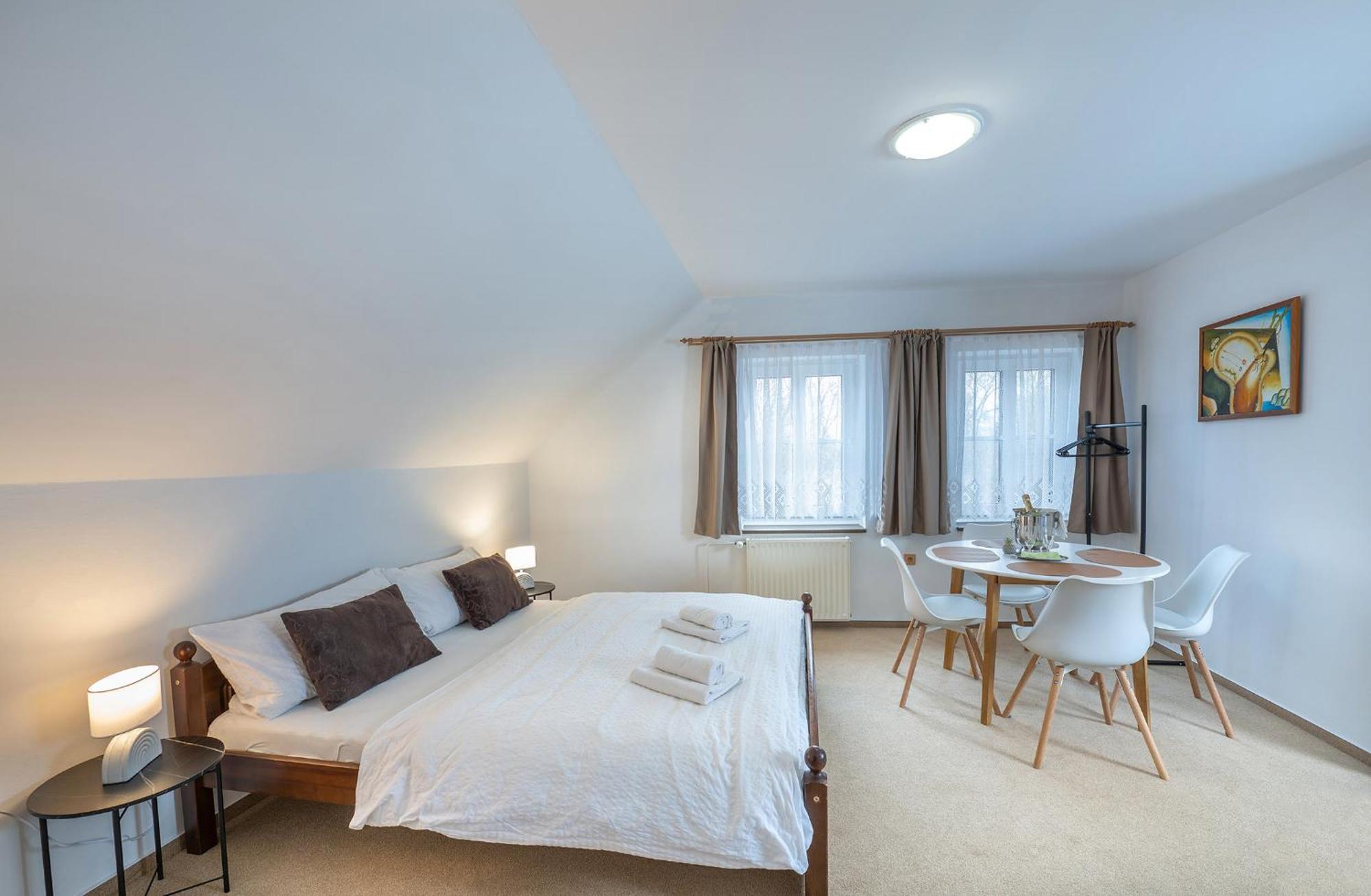 Rodinny Hotel Myslivna Třeboň Buitenkant foto