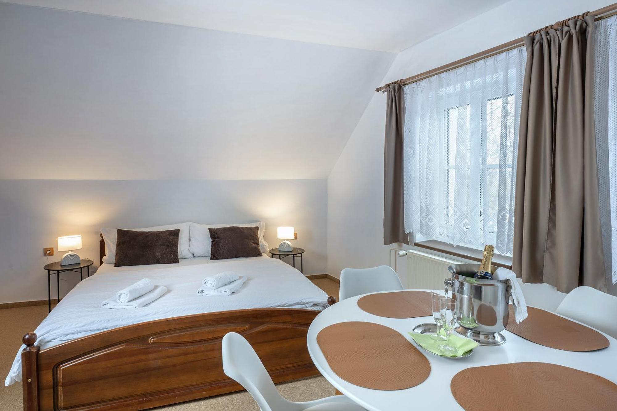 Rodinny Hotel Myslivna Třeboň Buitenkant foto