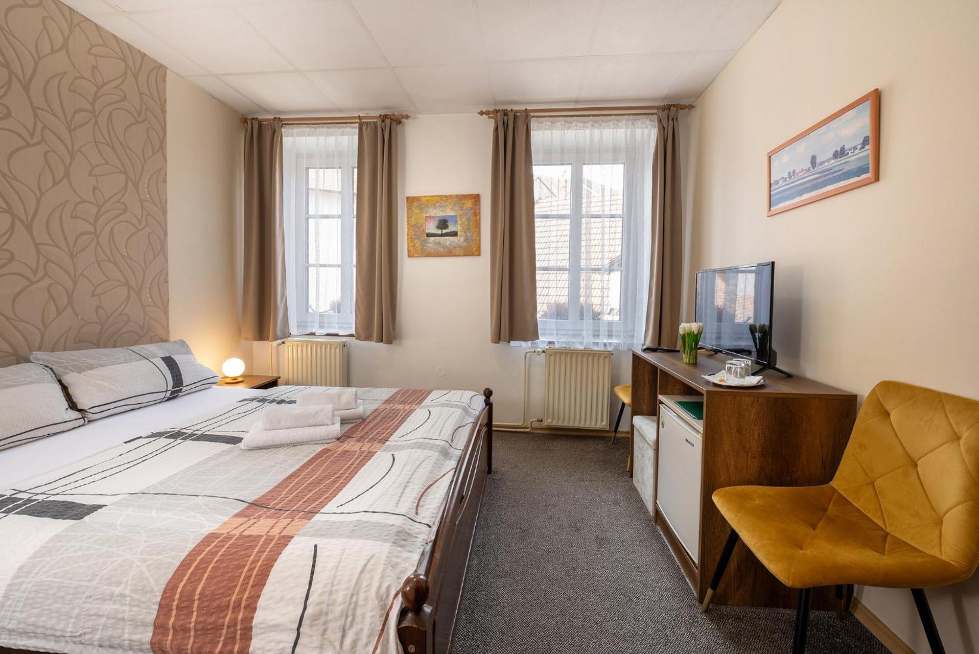 Rodinny Hotel Myslivna Třeboň Buitenkant foto
