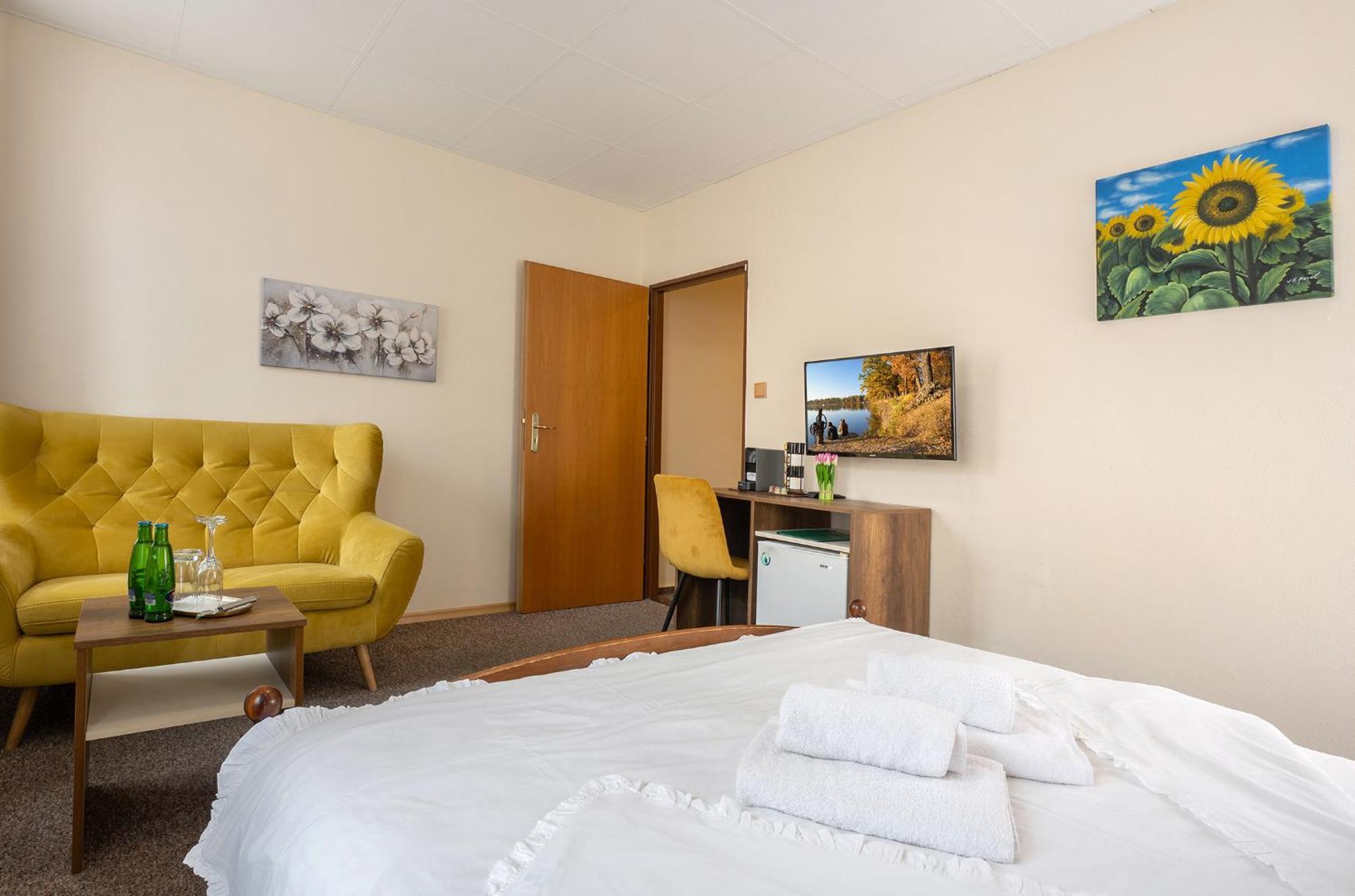 Rodinny Hotel Myslivna Třeboň Buitenkant foto